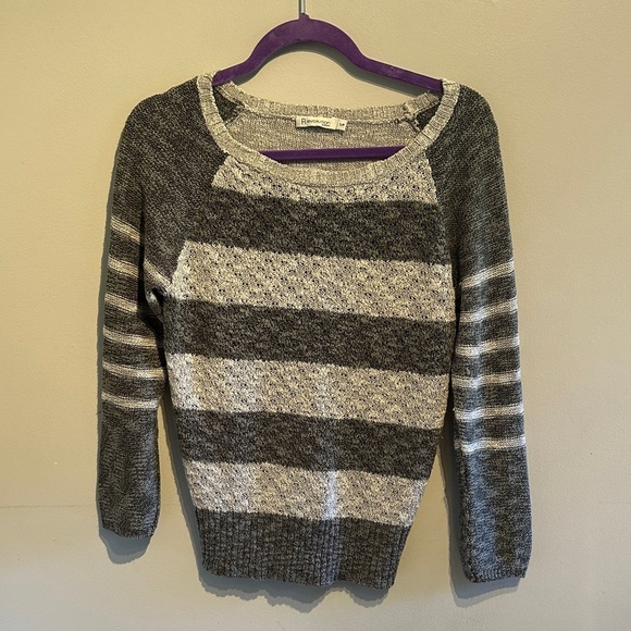 🌸Ricki's Black and Gray Striped Sweater - Picture 1 of 5